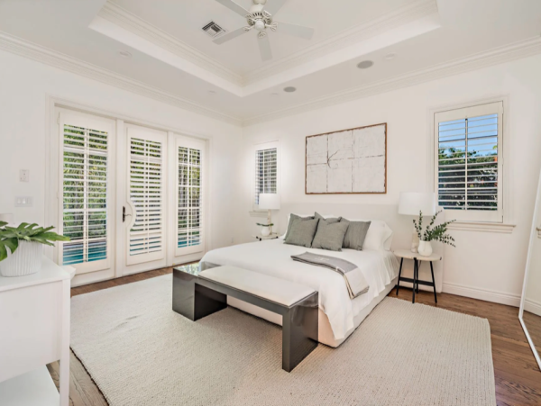 Luxury Vacation Residence in Palm Beach - Steps to Beach with Fire Place & Pool